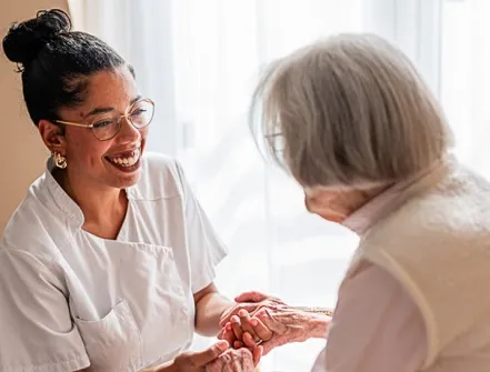 Les soins d’hygiène en EHPAD, un moment précieux pour le bien-être et la santé des résidents