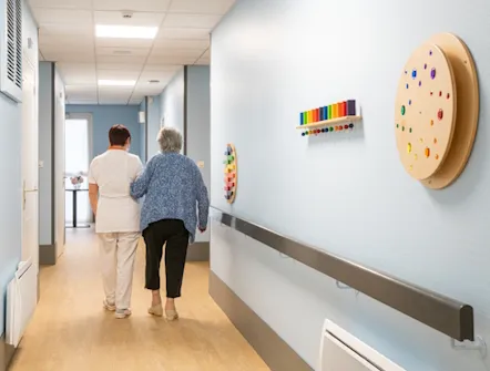 Mieux comprendre la déambulation chez les personnes atteintes de troubles cognitifs