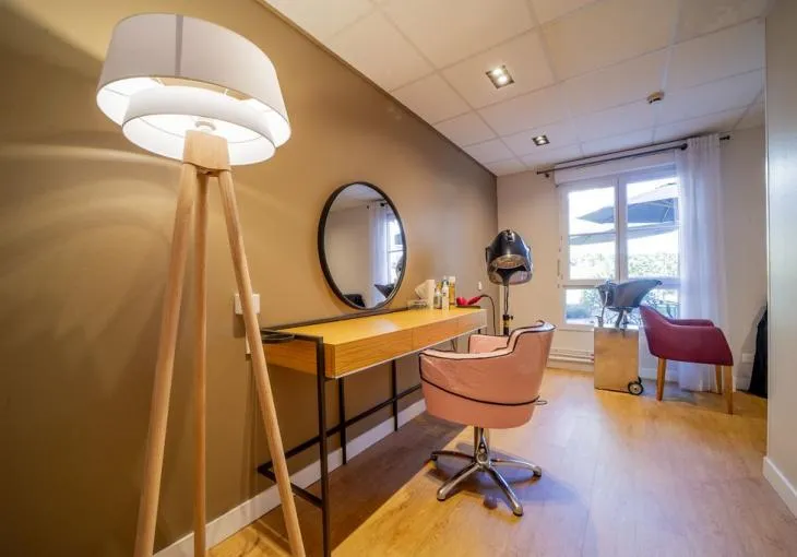 2021-80000-SAMAROBRIVA-SALONDECOIFFURE-01