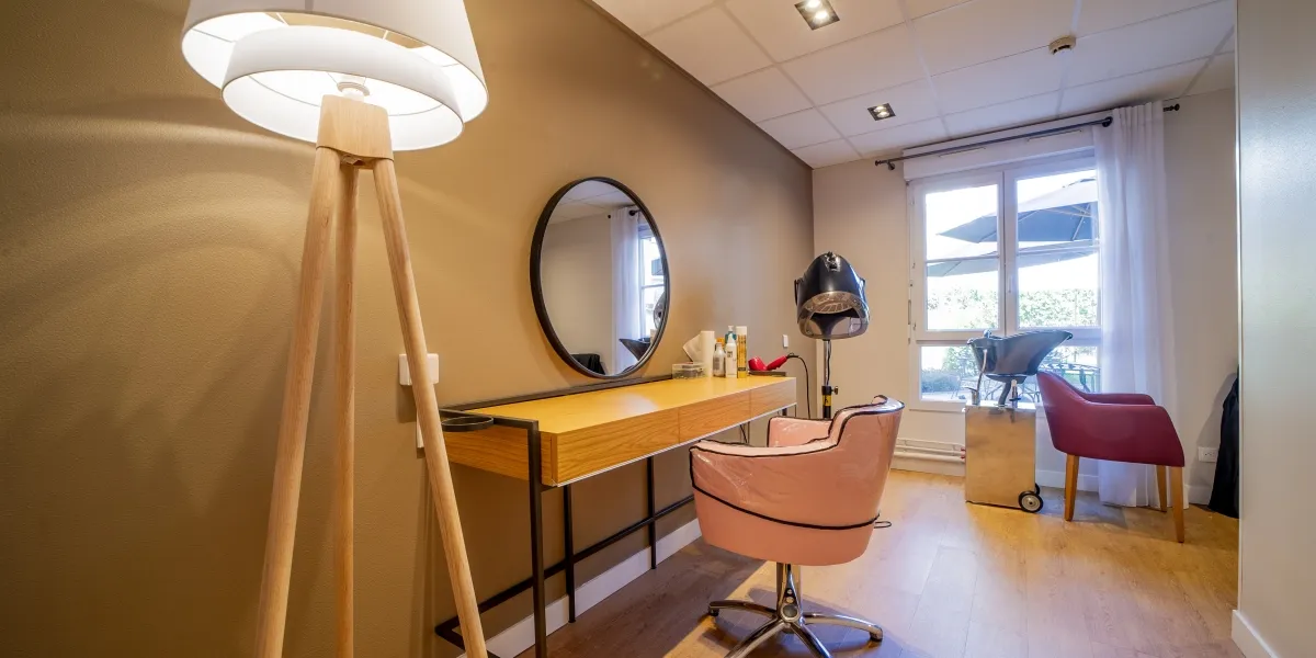 2021-80000-SAMAROBRIVA-SALONDECOIFFURE-01_HD